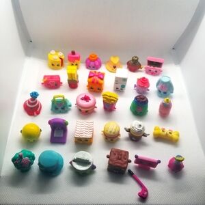 100 Mixed Shopkin Figures.Various Series and Seasons